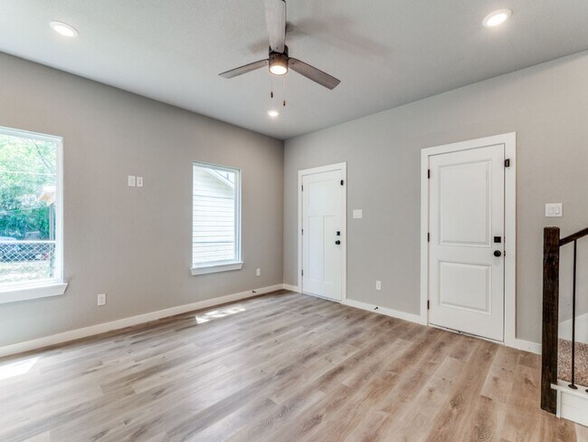 Foto del edificio - 5116-5118 Locke Ave