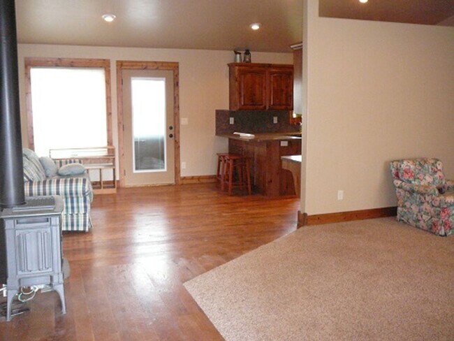 Foto del edificio - Charming Home with Open Floor Plan & Pet-F...
