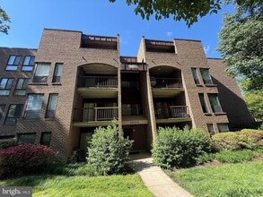Building Photo - 11212 Chestnut Grove Square