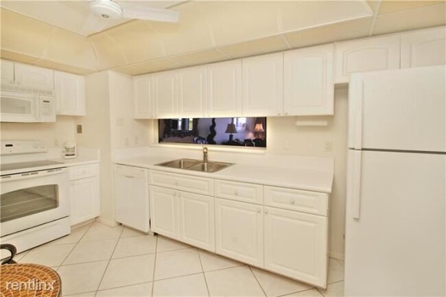 Building Photo - 2 br, 2 bath Condo - 4750 S Ocean Blvd
