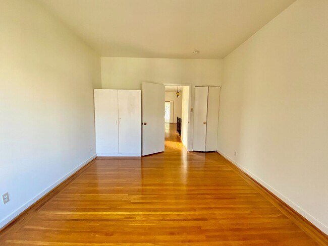 Foto del edificio - Stellar 1 Bed /1 Bath With Office & 1 Park Spot Available Cow Hollow Location