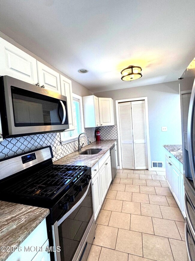 Foto del edificio - 39 Harborage Ave