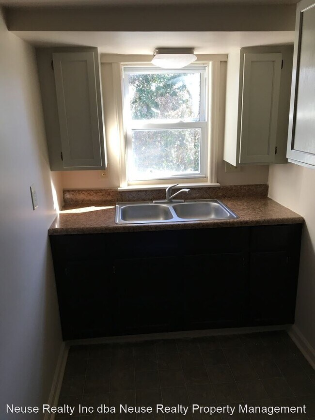 Building Photo - 1 br, 1 bath House - 802 N B Street #2