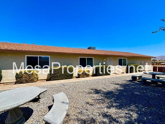 Foto del edificio - 21460 Laguna Rd