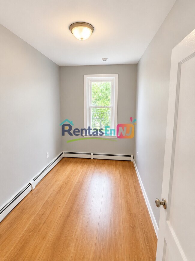 Foto del edificio - 331 E Jersey St