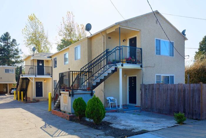 Primary Photo - Newly Remodeled, Top Floor , One Bedroom