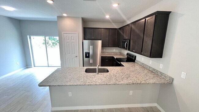 Building Photo - AWESOME 3 Bedroom / 2 Bath Home in Palm Ba...