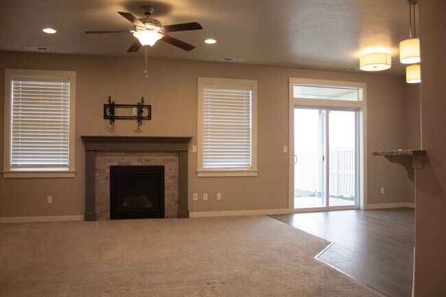 Building Photo - 10555 W Catmint Dr