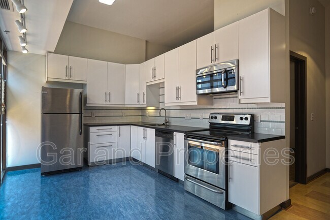Building Photo - 110 Campbell Ave SW