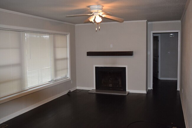 Foto del edificio - Cozy Comfort in a Great Location: Spacious...