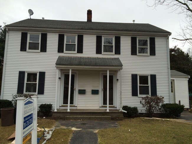 Building Photo - 9 Hemlock Rd