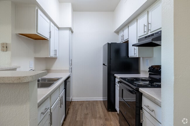 3BR, 2BA - 1,107SF - Kitchen - Village Crest