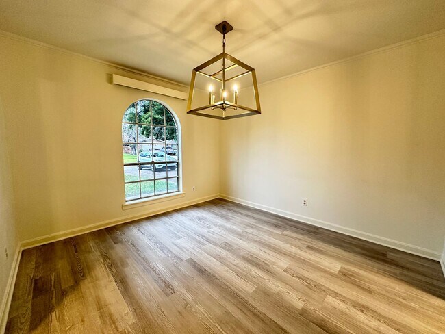 Building Photo - 3 BEDROOM IN BELLAIRE SUBDIVISION!