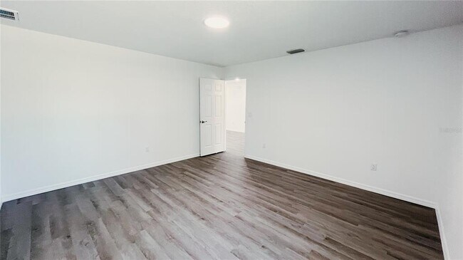 Building Photo - 579 W Bancroft Dr