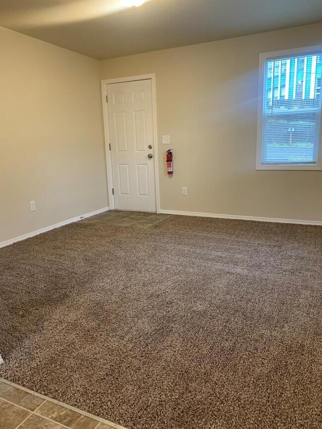 Foto del edificio - 1221 W Franklin St