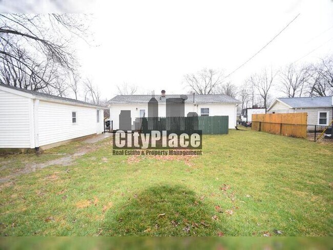 Building Photo - 604 E Pearl St