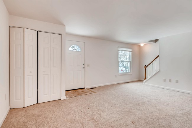 Building Photo - 1 Fox Run Ct