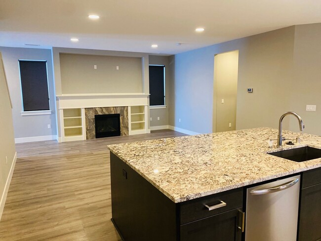 Building Photo - Gorgeous Newer Home!