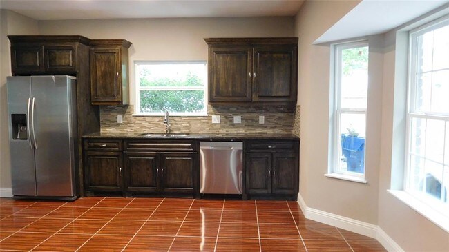 Building Photo - 5303 Pine Cliff Dr
