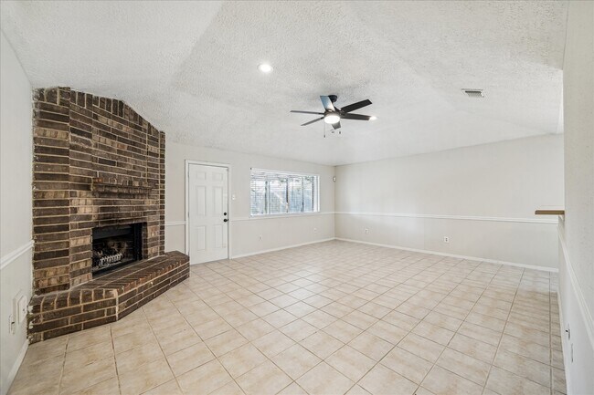 Building Photo - 24223 Spring Towne Dr