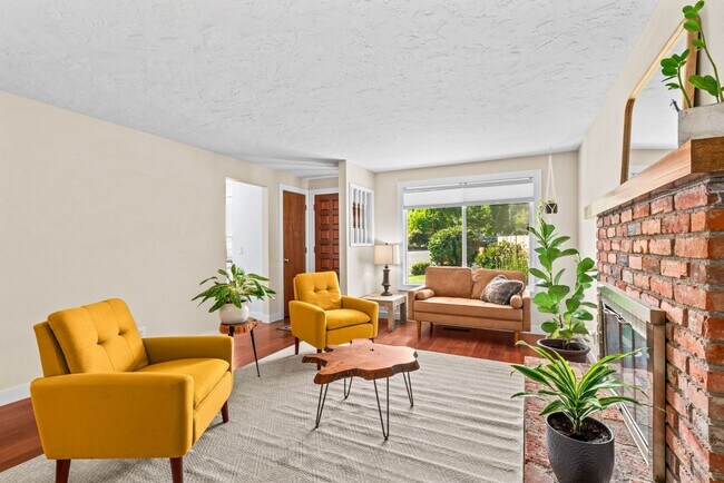 Building Photo - Apply directly on our website https://thetlcrealtyteam.com