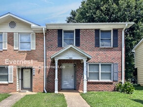 Building Photo - 2183 Cheshire Dr