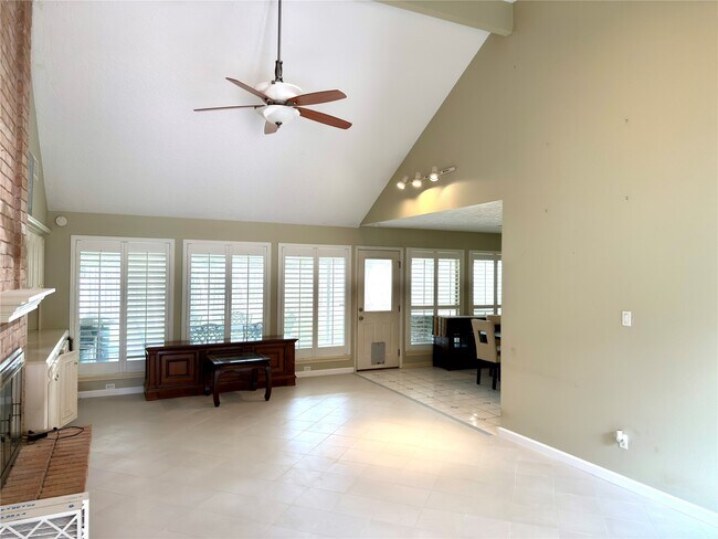 Foto del edificio - 14834 Charlmont Dr