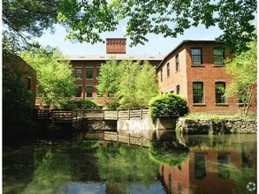Building Photo - 10 N Main St