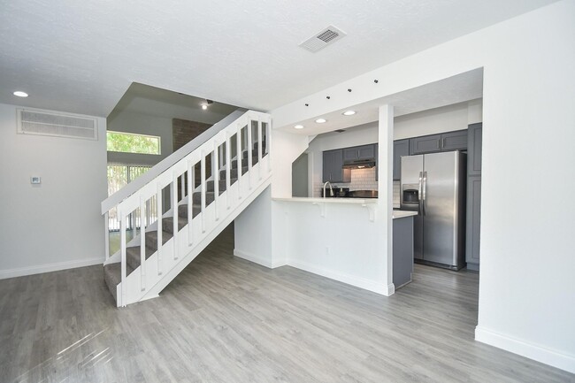 Building Photo - 8803 Vinkins Rd