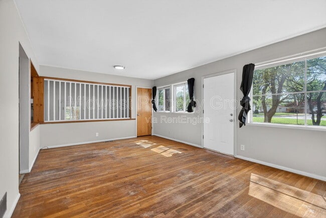 Building Photo - 743 Shepley Dr