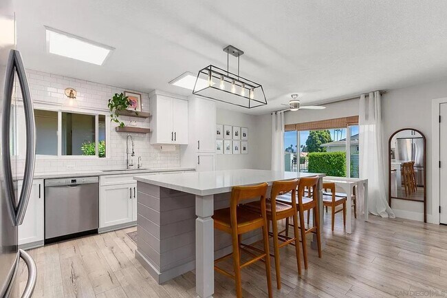 Building Photo - Single Level Condo in Lake San Marcos