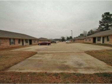 Building Photo - 268-276 N Pecan St