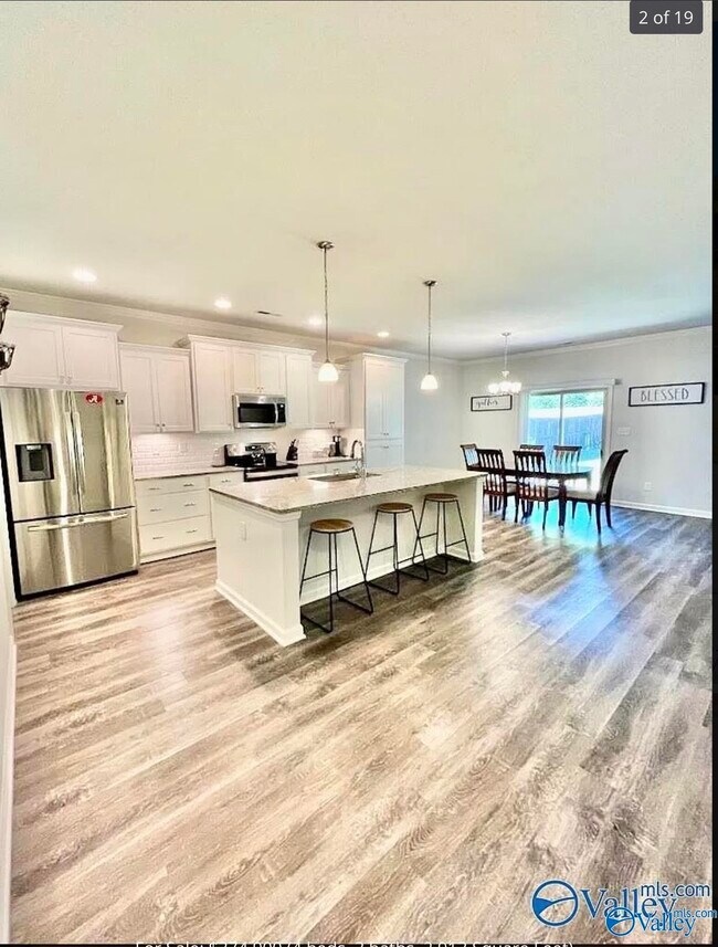 Building Photo - 330 Fenrose Dr