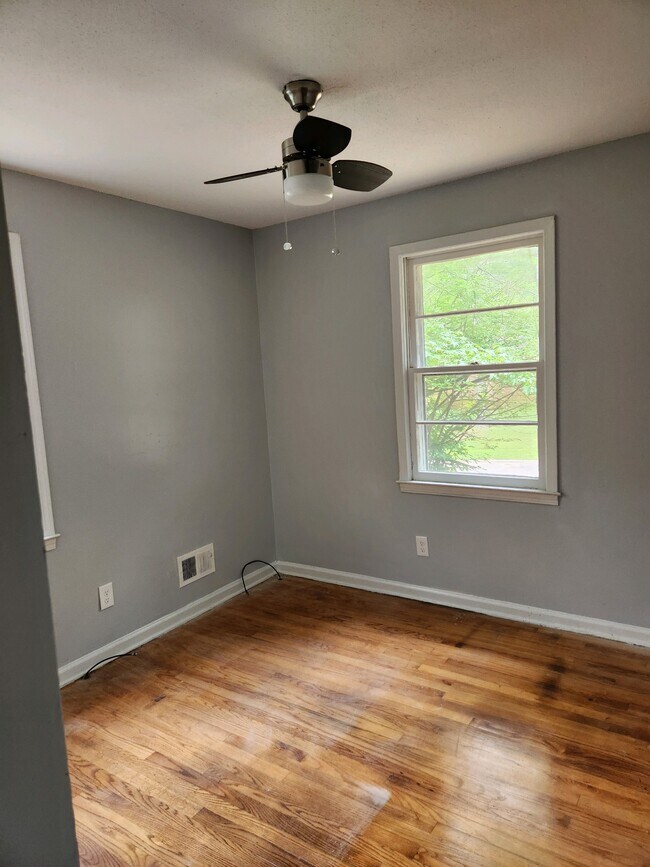 Foto del edificio - 137 Woodvale Cir
