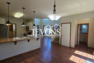 Building Photo - 1406 S 79th Ave