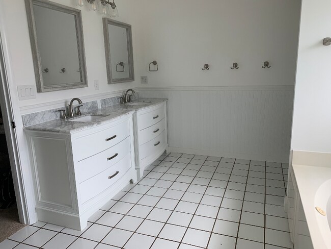 Foto del edificio - 409 Ridge Wood Cir