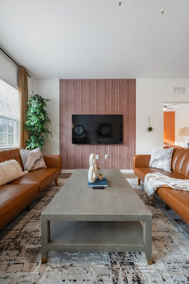 Foto del edificio - 637 Wildlight Ave