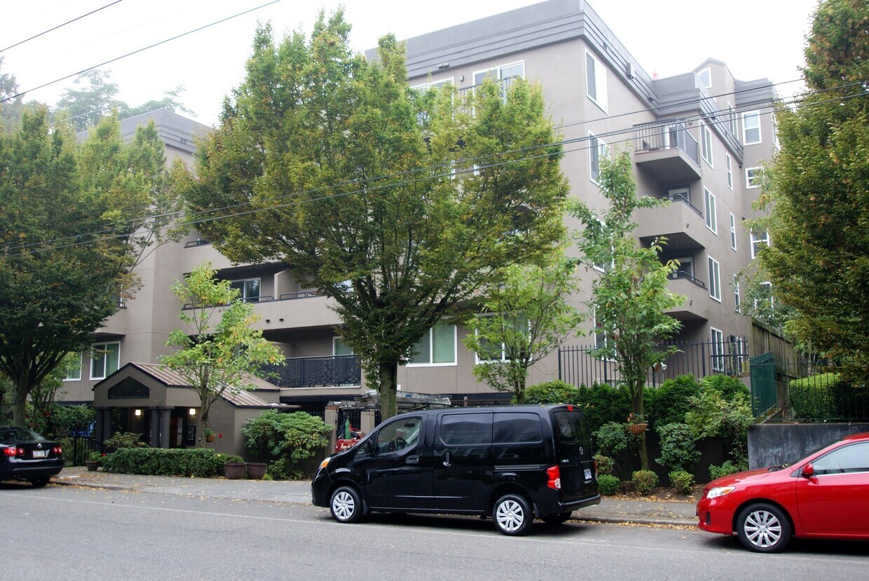 Primary Photo - 1813 19th Ave