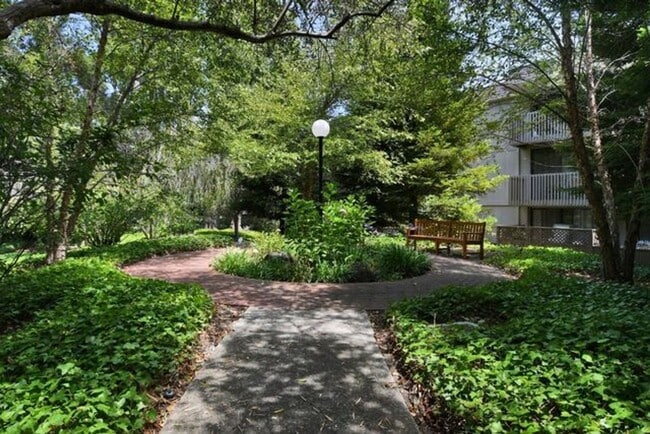 Building Photo - One bedroom one bathroom Shelter Creek Condo available now!