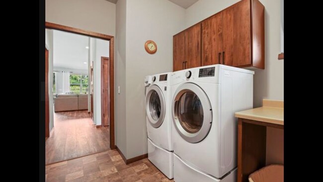 Foto del edificio - 10240 Watts Rd