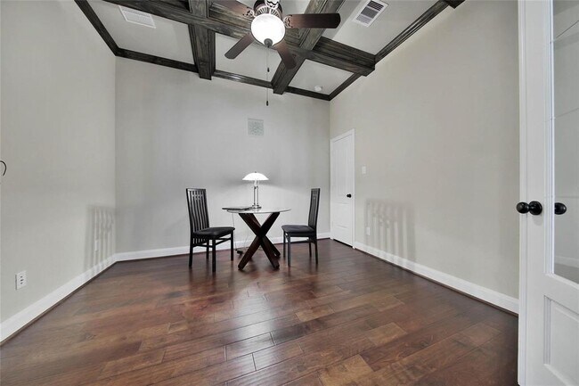 Foto del edificio - 2718 Carriage Hollow Ln