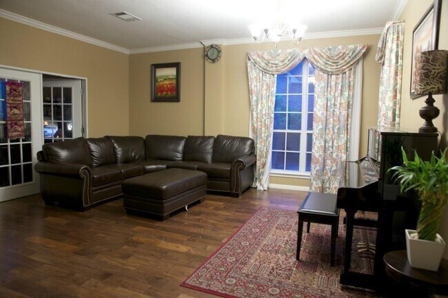Foto del edificio - 11580 Cedarcliffe Dr