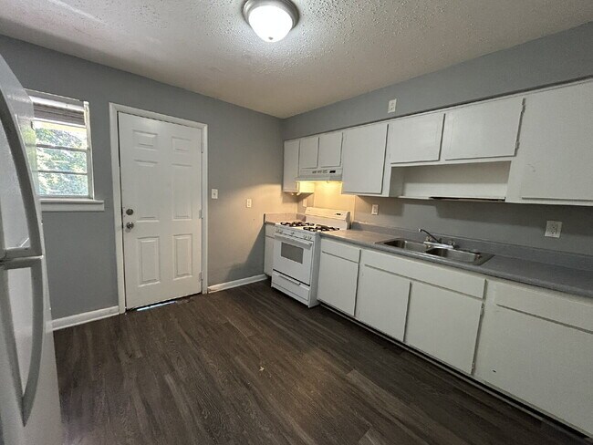 Foto del edificio - Duplex For Rent