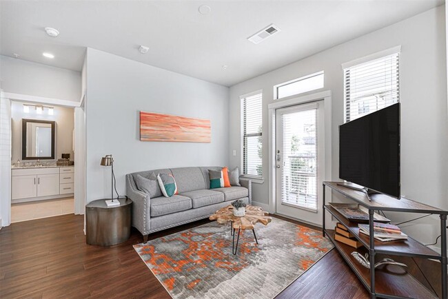 Foto del edificio - 4711 LJ Pkwy