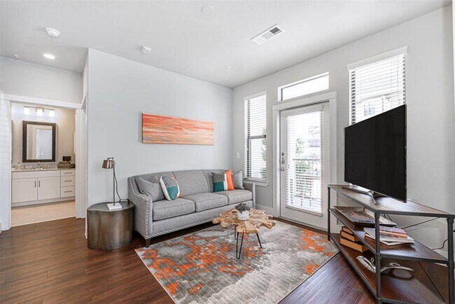 Foto del edificio - 4711 LJ Pkwy