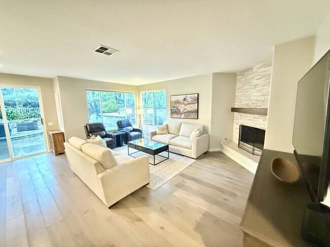 Foto del edificio - Spacious 4-Bedroom Home with Solar and Luxury Amenities in Northpark!