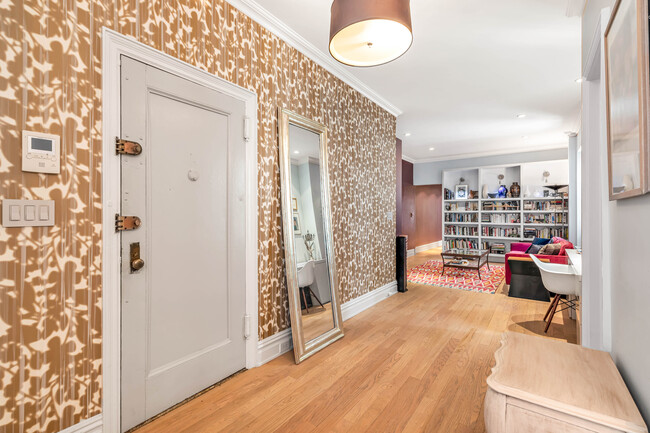 Foto del edificio - 327 W 83rd St