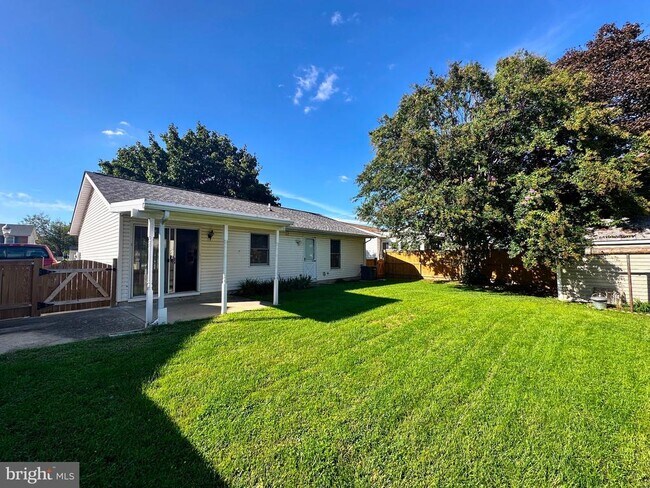 Building Photo - 430 Banksia Dr
