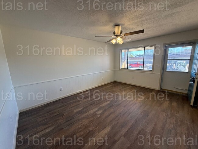 Foto del edificio - 3113-3115 S Bunker