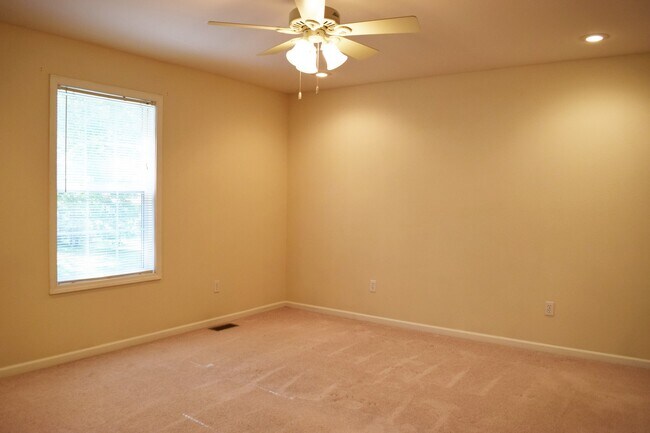 Foto del edificio - Highly Desired Northern Heights Subdivision
